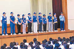 元岡中学校始業式で少年補導員紹介