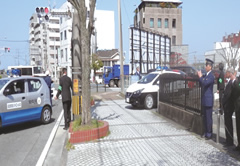 新学期の児童の交通事故防止・見守り活動